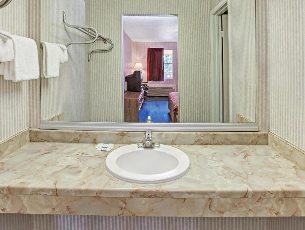 Knights Inn South Houston Tx Esterno foto