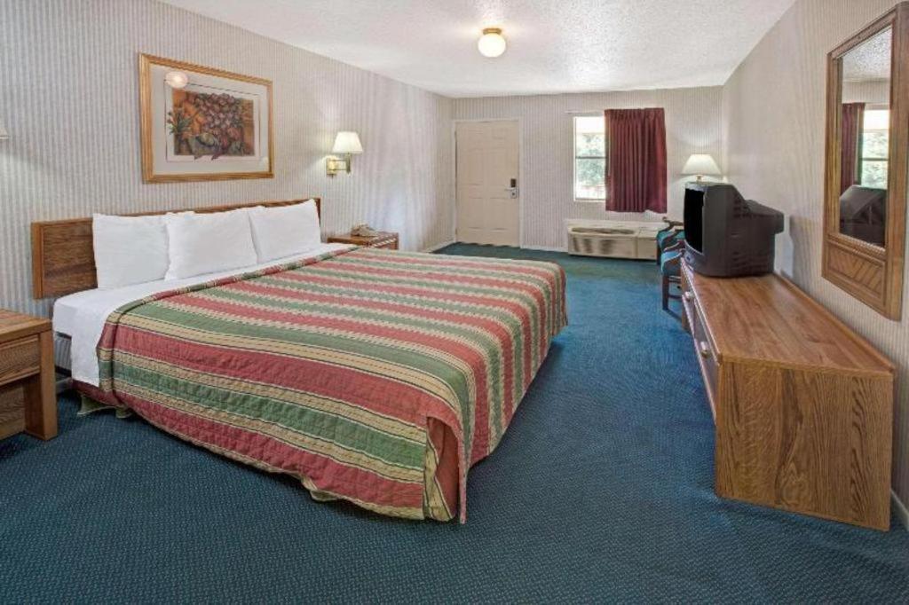 Knights Inn South Houston Tx Esterno foto