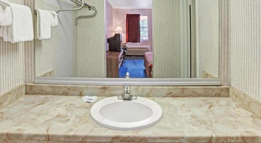 Knights Inn South Houston Tx Esterno foto